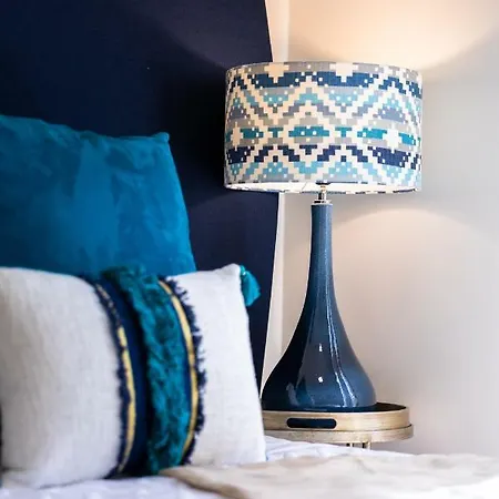 Oceanfront: Luxury Magnificent Views And Pool Apartment